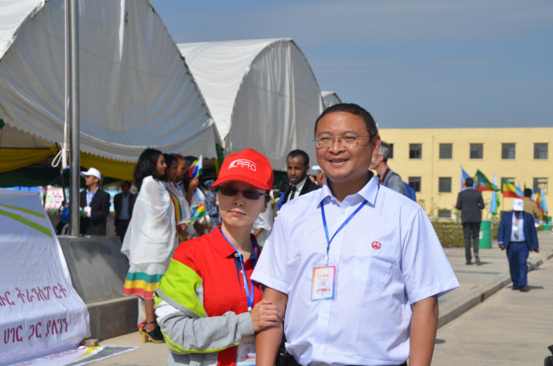 Chinese couple took their child to Ethiopia for school. The pic shows Yuan Haobo and his wife Zhang Xianghong. Source: http://www.crecg.com/english/2745/2808/10068432/index.html