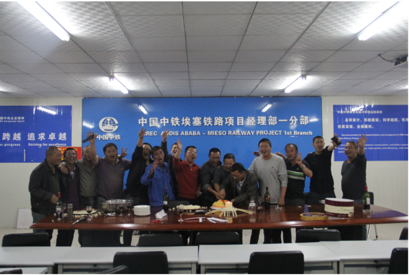 The project office held a simple but grand birthday party for employees in weekend. Source: http://www.crecg.com/english/2745/2808/10068432/index.html