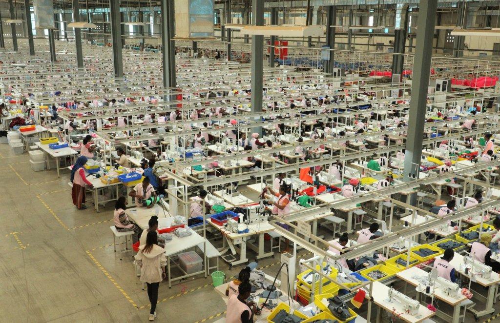 Workers in Adama Industrial Park, Oct, 2016. Source: https://www.flickr.com/photos/189395396@N02/50693280038/in/album-72157717207922243/