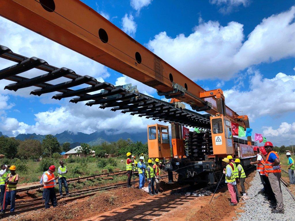 At the site of Tanzania's Central Railway Line rehabilitation project, workers were carrying out mechanized track laying construction. April 15, 2019. Source: https://www.sohu.com/a/413000663_267106